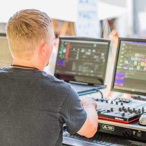 Meet your Posher, Derrick